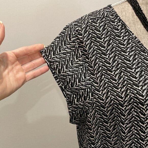 DR2 Black V-Neck Sleeveless Top Lightweight Large​​​​​​​ - Picture 10 of 12